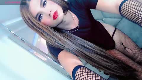 Snapshot of manuela_kingsley chatting on 12-18-24, 03:55 Manuela Kingsley online show from 12-18-24, 03:55