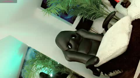 Snapshot of manuela_kingsley chatting on 03-09-25, 11:36 Manuela Kingsley online show from 03-09-25, 11:36