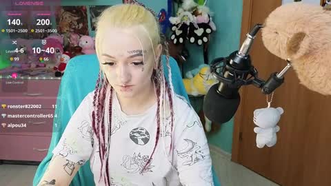 Snapshot of manuela_unicorn chatting on 12-19-24, 08:44 Manuela online show from 12-19-24, 08:44