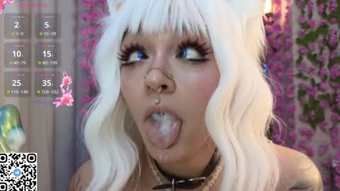 Snapshot of mao_me_meow chatting on 02-07-25, 11:01 Sasha online show from 02-07-25, 11:01