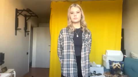 Snapshot of mapleduonola chatting on 11-19-25, 10:48 Lara online show from 11-19-25, 10:48