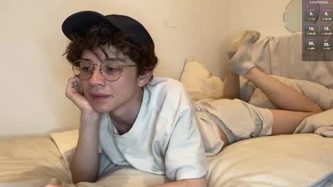 Snapshot of maplefroggy chatting on 03-11-25, 11:15 Maple online show from 03-11-25, 11:15