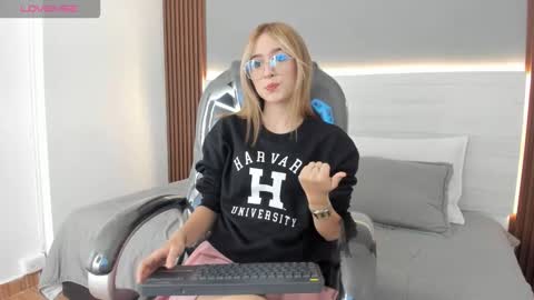 Snapshot of mara_33 chatting on 12-18-25, 08:04 mara_33 online show from 12-18-25, 08:04