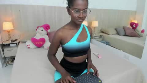 Mara Sinclair online show from 06-12-26, 07:35