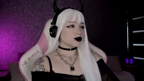 Snapshot of marceline_red chatting on 06-18-26, 10:41 Lady Marceline online show from 06-18-26, 10:41