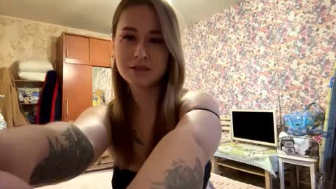 Sofa online show from 10-21-25, 08:04