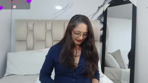 Snapshot of marciamuller chatting on 04-27-26, 01:31 Martha online show from 04-27-26, 01:31