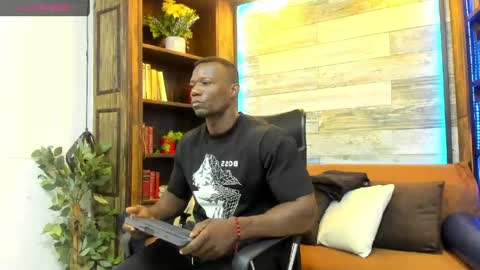 Snapshot of marcusblack_ chatting on 04-29-26, 01:04 Marcusssss online show from 04-29-26, 01:04