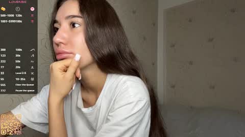 Snapshot of margaretawieczorek chatting on 06-14-26, 05:20 Emily online show from 06-14-26, 05:20