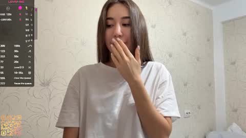 Snapshot of margaretawieczorek chatting on 06-20-26, 04:48 Emily online show from 06-20-26, 04:48