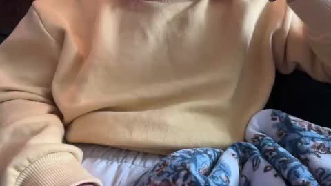 Elle online show from 12-14-25, 04:23