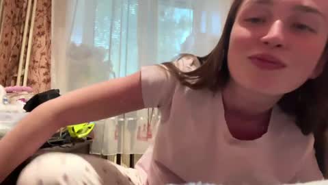Snapshot of margopesavento chatting on 05-23-26, 04:33 Chloe online show from 05-23-26, 04:33
