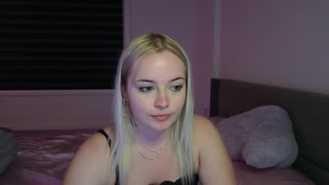 margot_robbie7 online show from 09-22-25, 12:12