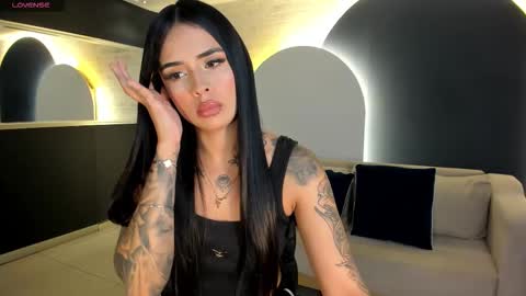 MARIA HERRERA  online show from 11-19-25, 08:31