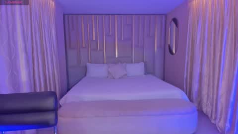 MARIA HERRERA  online show from 12-20-25, 11:01