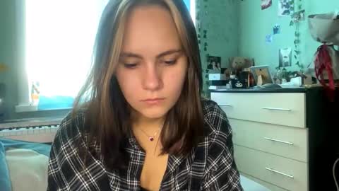 Snapshot of mariamcleverley chatting on 09-24-25, 10:18 Mia online show from 09-24-25, 10:18