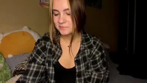 Snapshot of mariamcleverley chatting on 09-28-25, 04:34 Mia online show from 09-28-25, 04:34