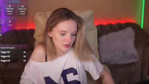 Snapshot of mariamedow chatting on 05-17-26, 05:53 Maria online show from 05-17-26, 05:53