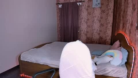 Snapshot of mariamilkis chatting on 05-13-26, 07:00 Maria online show from 05-13-26, 07:00