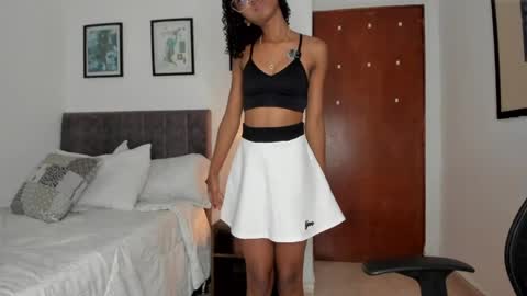Snapshot of marian_nn chatting on 04-23-26, 08:00 Mariana online show from 04-23-26, 08:00
