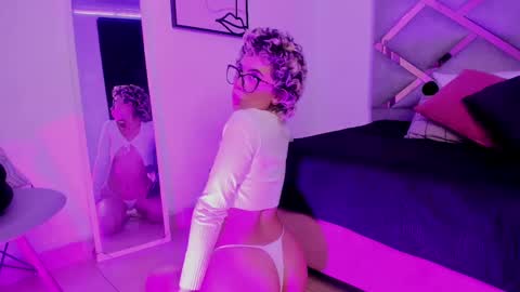 Snapshot of marian_pinzon chatting on 01-24-25, 03:32 Marian online show from 01-24-25, 03:32