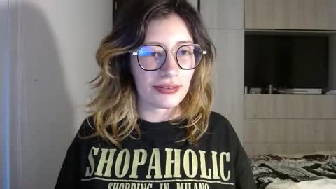 Mariana online show from 12-17-24, 06:09