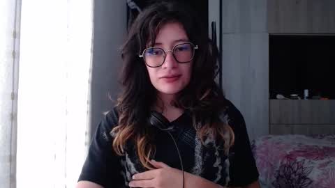 Mariana online show from 10-02-25, 01:40