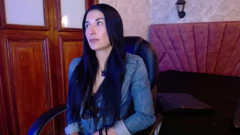 Snapshot of mariana96_ chatting on 11-18-25, 11:58 Mariana online show from 11-18-25, 11:58