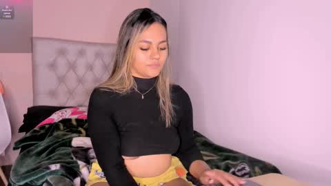 Snapshot of mariana__roe chatting on 02-19-25, 09:06 Mariana Roe online show from 02-19-25, 09:06