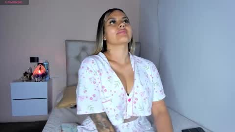 Snapshot of mariana__roe chatting on 11-13-25, 01:37 Mariana Roe online show from 11-13-25, 01:37