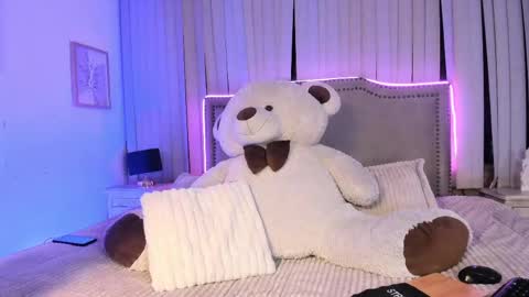 mariana__thompson online show from 06-09-26, 01:06