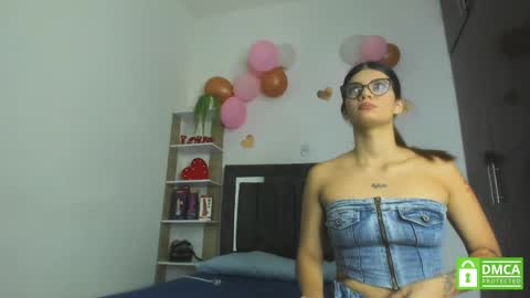Snapshot of mariana_and_ronny chatting on 05-18-26, 10:15 Mariana and Ronny online show from 05-18-26, 10:15