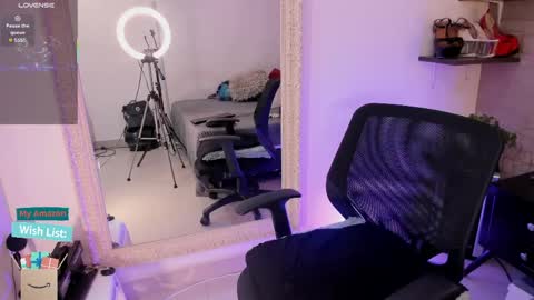 Snapshot of mariana_c chatting on 05-30-26, 01:41 Mar y online show from 05-30-26, 01:41