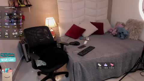 Snapshot of mariana_c chatting on 06-18-26, 03:05 Mar y online show from 06-18-26, 03:05
