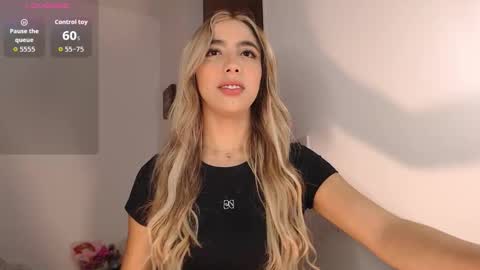 Mariana online show from 12-05-25, 01:47