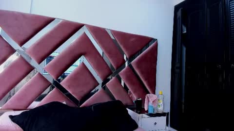 Snapshot of mariana_smiith chatting on 07-18-26, 01:04 Mariana online show from 07-18-26, 01:04