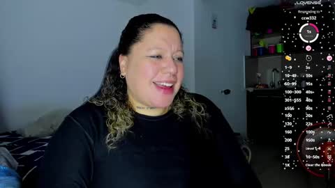 Snapshot of mariana_smittt chatting on 12-19-24, 06:34 Independent Model online show from 12-19-24, 06:34