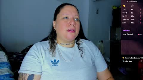 Snapshot of mariana_smittt chatting on 01-28-25, 05:22 Independent Model online show from 01-28-25, 05:22