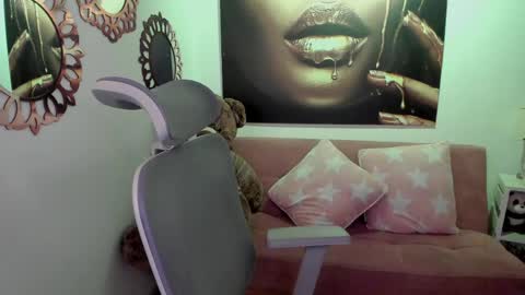 Snapshot of marianalopez81 chatting on 04-23-26, 12:45 Mariana Lopez online show from 04-23-26, 12:45