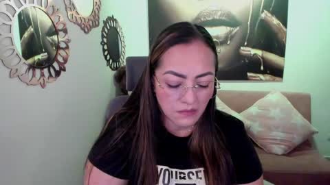 Snapshot of marianalopez81 chatting on 05-20-26, 12:06 Mariana Lopez online show from 05-20-26, 12:06