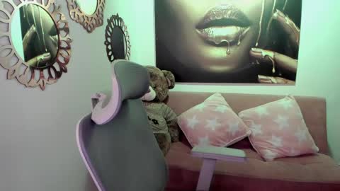 Snapshot of marianalopez81 chatting on 05-24-26, 12:15 Mariana Lopez online show from 05-24-26, 12:15