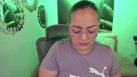 Snapshot of marianalopez81 chatting on 06-02-26, 01:07 Mariana Lopez online show from 06-02-26, 01:07