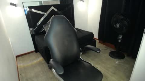 Mariana online show from 05-15-26, 05:58