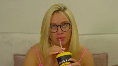 Maria online show from 05-15-26, 08:43