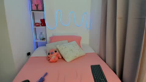Snapshot of mariangel_3 chatting on 05-14-26, 08:37 Mariangel online show from 05-14-26, 08:37