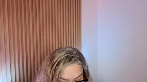 Marian Love  online show from 11-20-25, 10:37