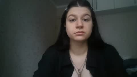 Snapshot of marianmollberg chatting on 06-17-26, 04:15 Marian online show from 06-17-26, 04:15