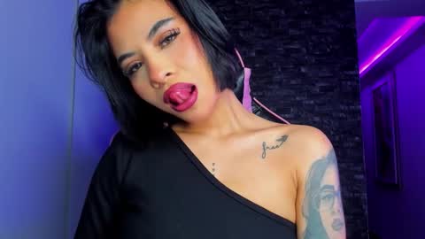 Snapshot of marianne__ chatting on 02-06-26, 03:55 M A R I A N E online show from 02-06-26, 03:55