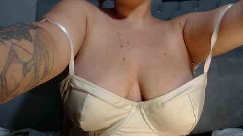 Snapshot of mariapaulina_1 chatting on 04-21-26, 06:52 Maria paulina online show from 04-21-26, 06:52