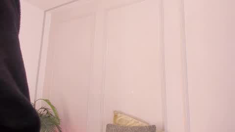 Maria Pettit online show from 03-27-26, 01:00